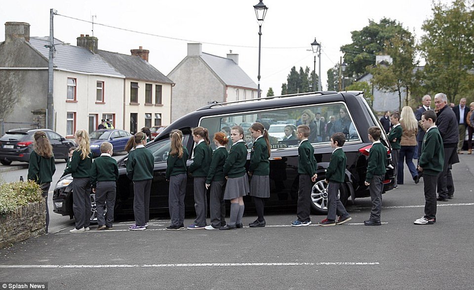 Ο Τζιμ Κάρεϊ στην κηδεία της πρώην του, που αυτοκτόνησε -Σήκωσε στους ώμους του το φέρετρο της 30χρονης [εικόνες] | iefimerida.gr 8