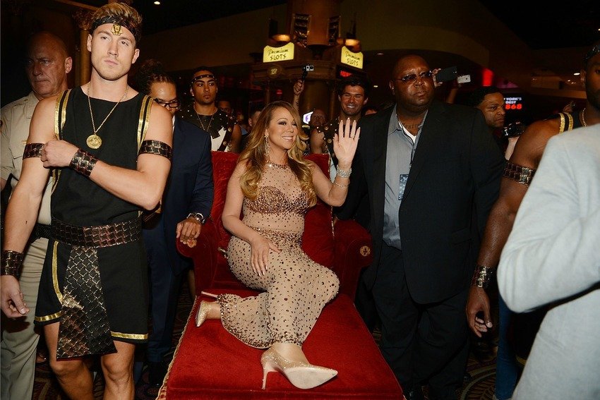 Βασίλισσα του κιτς η Κάρεϊ στο Λας Βέγκας -Πώς την υποδέχθηκαν [εικόνες] | iefimerida.gr 3