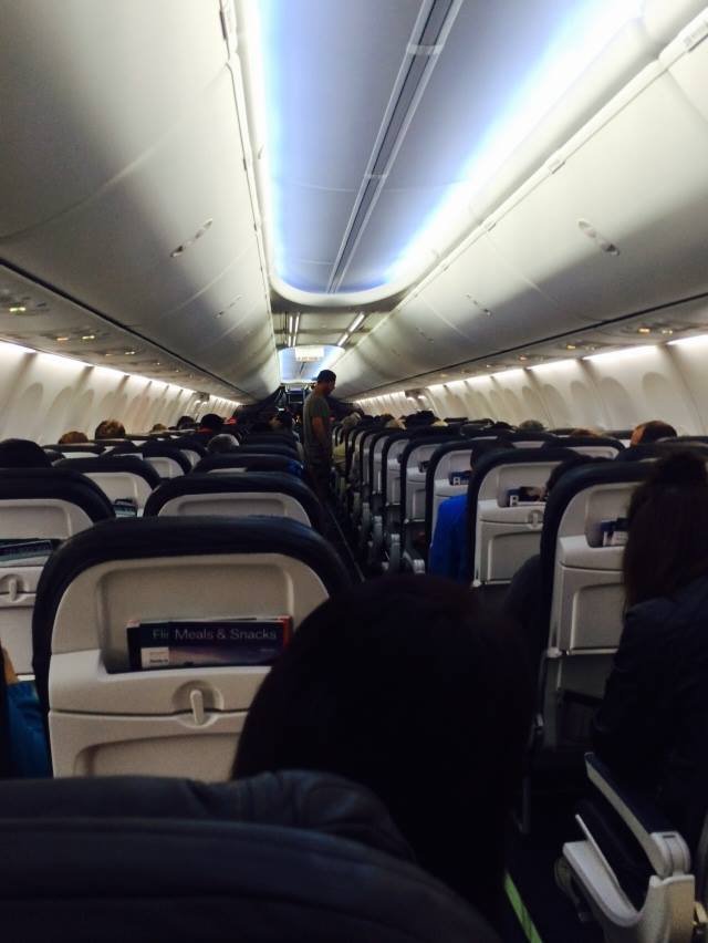 Αεροσκάφος γύρισε πίσω λίγο μετά την απογείωση επειδή φορτοεκφορτωτής αποκοιμήθηκε στον χώρο αποσκευών [εικόνες & βίντεο] | iefimerida.gr 3