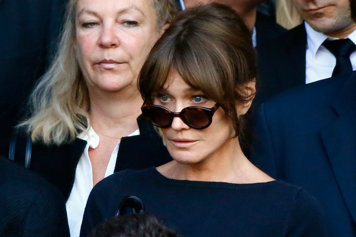 Η Κάρλα Μπρούνι επαινεί την Εμιλι Ραταϊκόφσκι για το σέξι βίντεο με τα μακαρόνια [βίντεο]  | iefimerida.gr 0