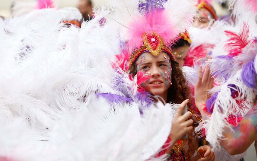 Σεξ, βία και ναρκωτικά στο πιο ξέφρενο καρναβάλι της Βρετανίας [εικόνες] | iefimerida.gr 4