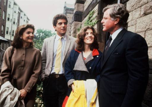 Καρολάιν Κένεντι: Θα γίνει η πρώτη γυναίκα πρόεδρος των ΗΠΑ; [εικόνες] | iefimerida.gr 3