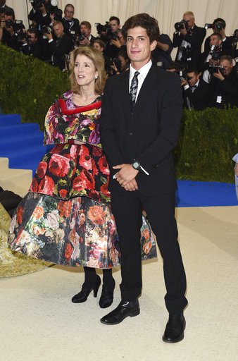 Καρολάιν Κένεντι: Θα γίνει η πρώτη γυναίκα πρόεδρος των ΗΠΑ; [εικόνες] | iefimerida.gr 4