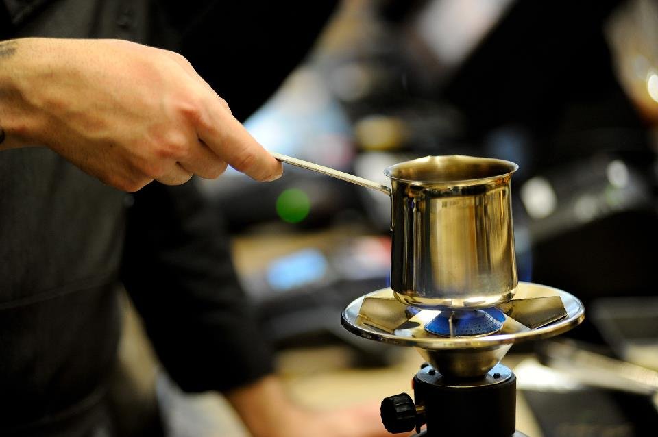 Koσμοσυρροή στο ελληνικό ξηροκαρπάδικο στο κέντρο του Λονδίνου [εικόνες] | iefimerida.gr 2