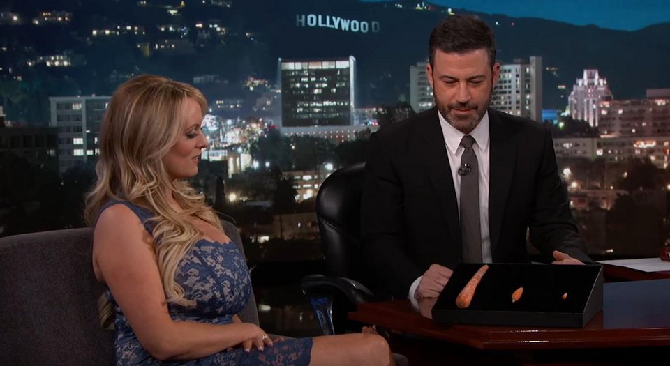 «Δείξε μου στην κούκλα τι σου έκανε» -Απολαυστική συνέντευξη με την πορνοστάρ του Τραμπ [βίντεο]  | iefimerida.gr 2