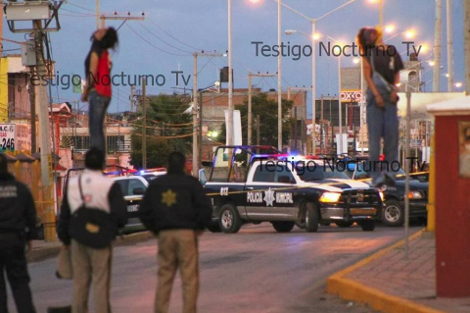 Φρίκη στο Μεξικό από τον πόλεμο των καρτέλ: Κρέμασαν τα πτώματα εφήβων από μια γέφυρα [εικόνες] | iefimerida.gr 0