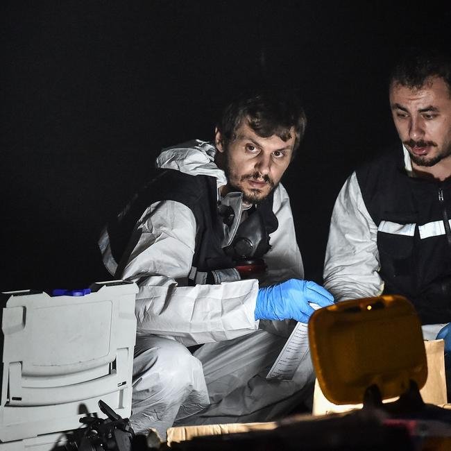Έρευνες για το διπλωματικό αυτοκίνητο που βρέθηκε εγκαταλειμμένο σε υπόγειο πάρκινγκ.