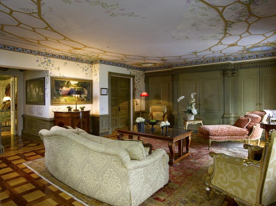 Η έπαυλη του Versace έγινε ξενοδοχείο -Η πισίνα με τη μέδουσα, οι βασιλικές κρεβατοκάμαρες [εικόνες] | iefimerida.gr 8