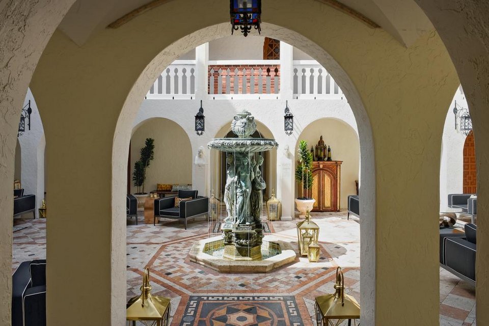 Η έπαυλη του Versace έγινε ξενοδοχείο -Η πισίνα με τη μέδουσα, οι βασιλικές κρεβατοκάμαρες [εικόνες] | iefimerida.gr 15