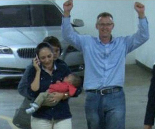 Βρήκαν το παιδί τους οι γονείς που κατήγγειλαν ότι τους έδωσαν άλλο μωρό [εικόνες] | iefimerida.gr 2