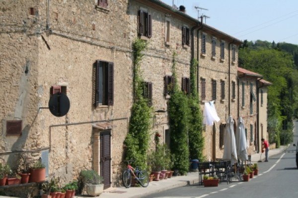 Το μικρότερο μεσαιωνικό χωριό της Μεσογείου -Ατμόσφαιρα παραμυθιού [εικόνες] | iefimerida.gr 6