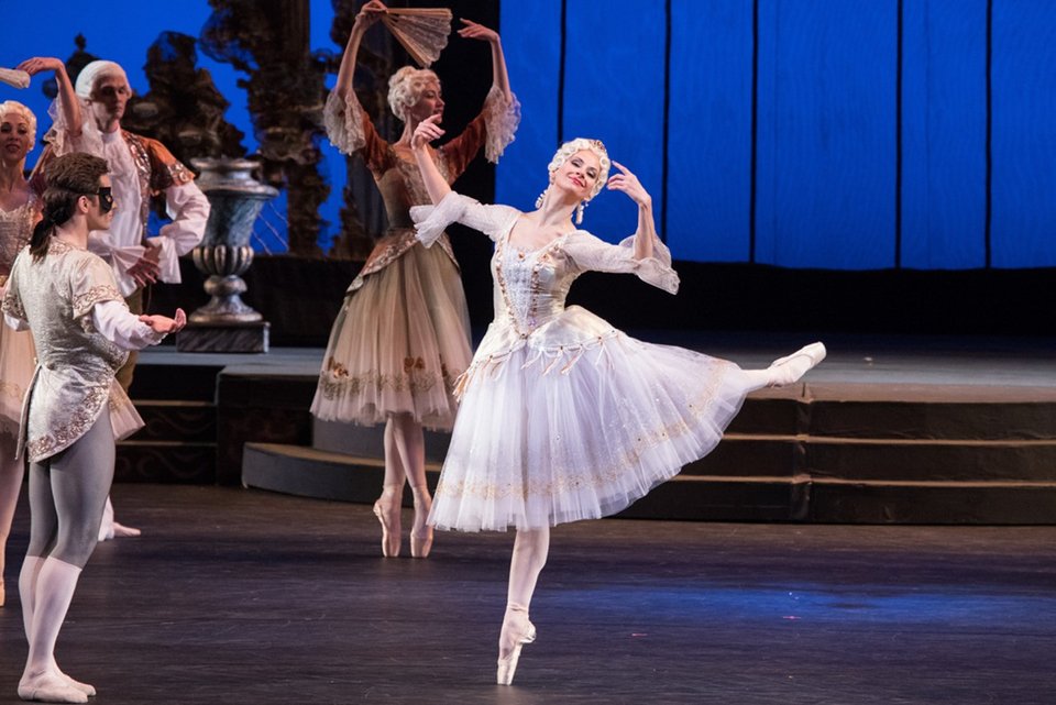 Ο 75χρονος θρύλος των Μπολσόι Μιχαήλ Λαβρόφσκι χορεύει με τον Ιβαν Βασίλιεφ στο Ηρώδειο [βίντεο] | iefimerida.gr 2