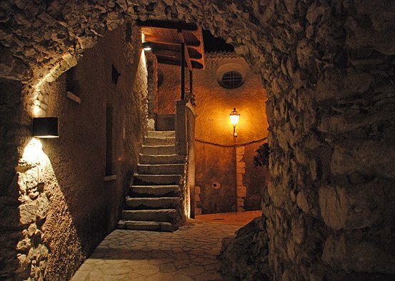 Χωριά στην Ιταλία μετατράπηκαν ολόκληρα σε ξενοδοχεία  [εικόνες] | iefimerida.gr 7