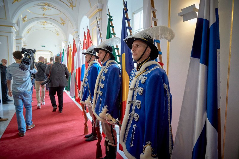 Οι ηγέτες της ΕΕ συνεδρίασαν σε ένα κάστρο βγαλμένο από άλλη εποχή -Αναγεννησιακό, με χρυσά ντεκόρ [εικόνες] | iefimerida.gr 2