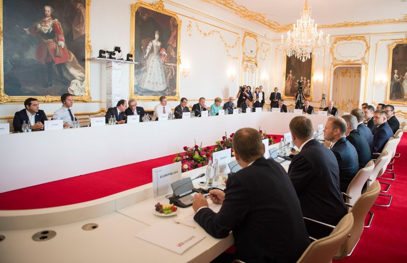 Οι ηγέτες της ΕΕ συνεδρίασαν σε ένα κάστρο βγαλμένο από άλλη εποχή -Αναγεννησιακό, με χρυσά ντεκόρ [εικόνες] | iefimerida.gr 1