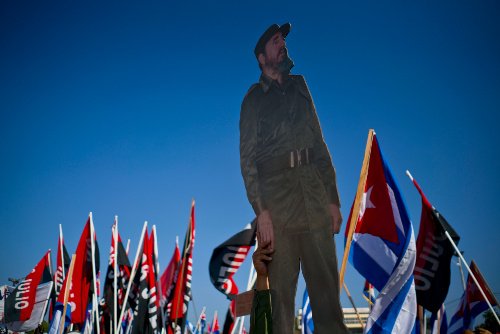 Κούβα: Ο Ραούλ Κάστρο αποχωρεί και απόλαυσε την τελευταία παρέλαση Πρωτομαγιάς [εικόνες] | iefimerida.gr 2