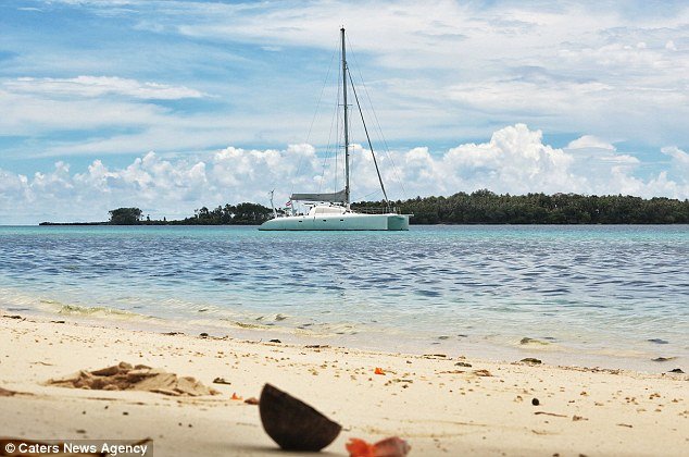  Μεταφέρουν το γραφείο τους σε ένα καταμαράν και θα εργάζονται ταξιδεύοντας σε όλο τον κόσμο [εικόνες] | iefimerida.gr 6