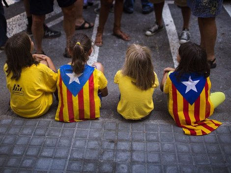 Περισσότεροι από ένα εκατ. Καταλανοί ξεχύθηκαν στους δρόμους της Βαρκελώνης ζητώντας την ανεξαρτησία τους [εικόνες&βίντεο] | iefimerida.gr 2