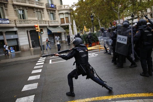 Η Μαδρίτη απειλεί να παύσει την καταλανική κυβέρνηση μετά το δημοψήφισμα | iefimerida.gr 0