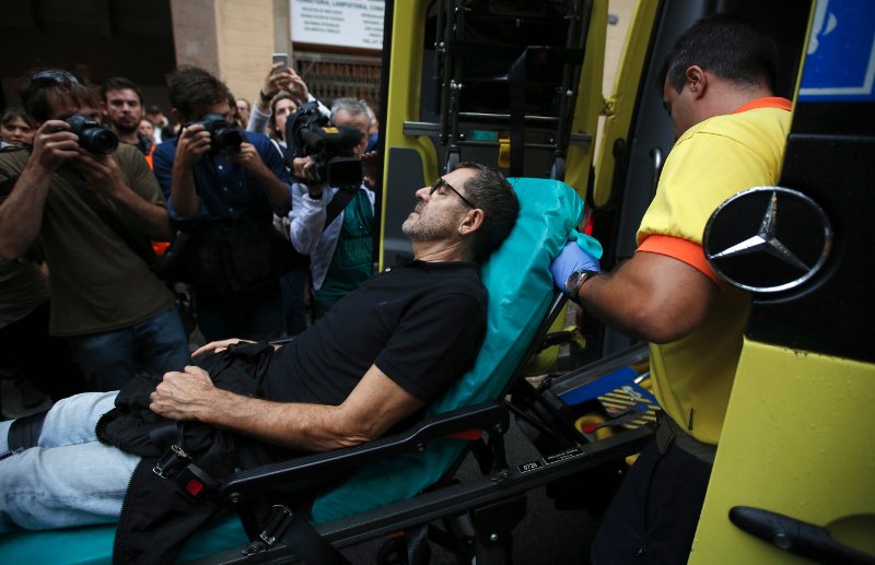 Οι εικόνες και τα βίντεο από το αιματοβαμμένο δημοψήφισμα στην Καταλονία, που σόκαραν τον πλανήτη -Ξύλο, πλαστικές σφαίρες, βία | iefimerida.gr 1