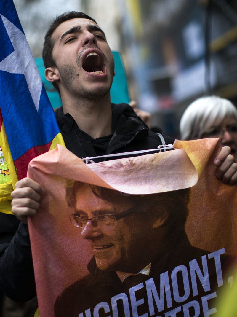 «Καζάνι που βράζει» η Καταλονία μετά τη σύλληψη Πουτζδεμόν -Επεισόδια και διαμαρτυρίες [εικόνες] | iefimerida.gr 4