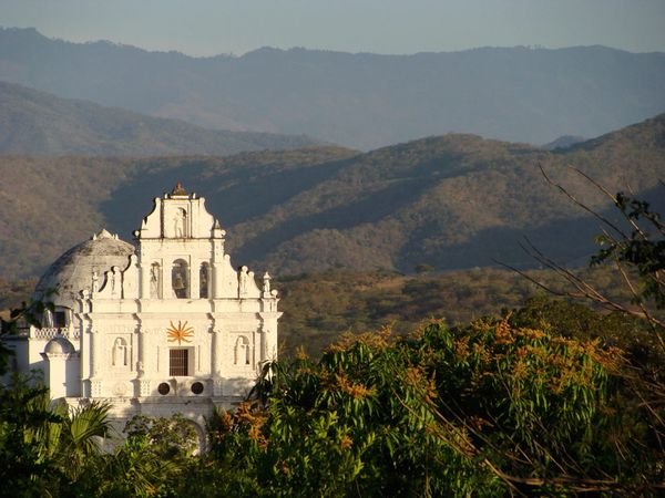 Επιβλητικοί Καθεδρικοί ναοί: Το πάντρεμα της κατάνυξης με την Τέχνη [εικόνες] | iefimerida.gr 2