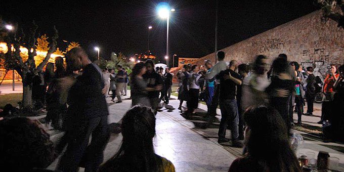 Η Αθήνα χορεύει Swing και tango σε δρόμους και πλατείες [εικόνες] | iefimerida.gr 1