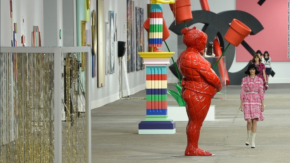 Οταν η μόδα γίνεται θέαμα: Πασαρέλα σε απίθανα σκηνικά [εικόνες] | iefimerida.gr 8