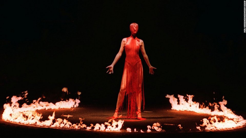 Οταν η μόδα γίνεται θέαμα: Πασαρέλα σε απίθανα σκηνικά [εικόνες] | iefimerida.gr 2