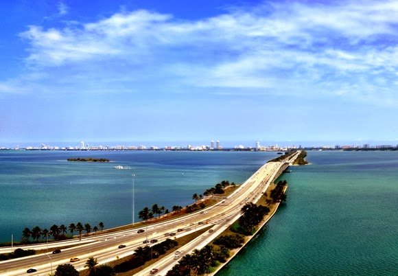 Αυτοί οι δρόμοι χωρίζουν τη θάλασσα κυριολεκτικά στα δύο –Μαγευτικές διαδρομές που μοιάζουν με ψεύτικες [εικόνες]  | iefimerida.gr 8