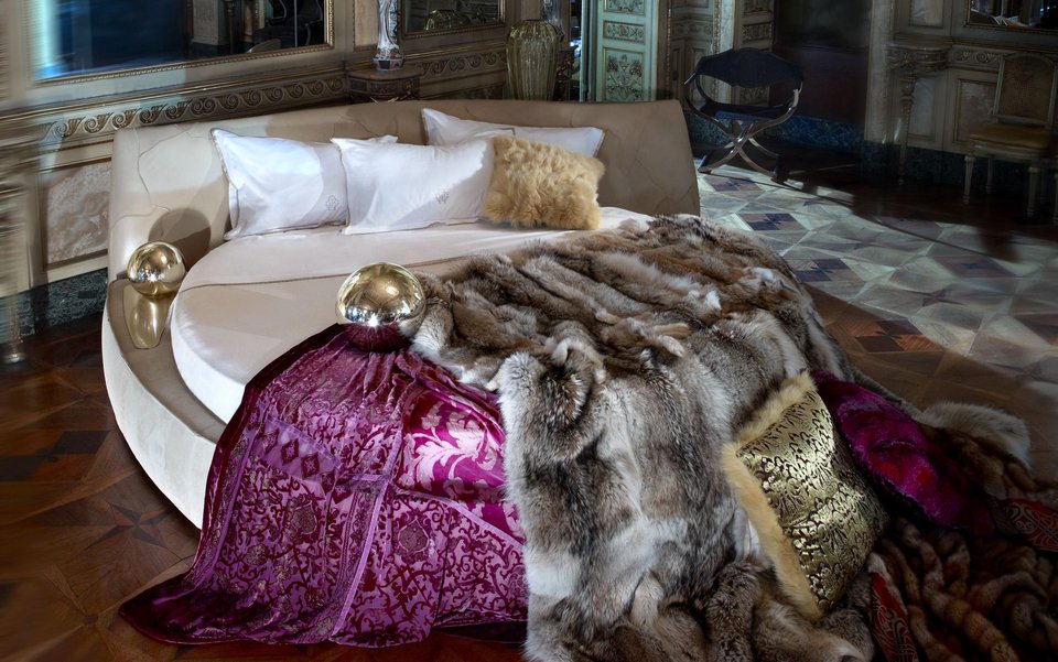 Διακόσμηση Cavalli -Βελούδα και λεοπάρ χλιδή από το πάτωμα ως το ταβάνι [εικόνες] | iefimerida.gr 0