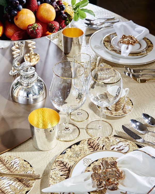 Διακόσμηση Cavalli -Βελούδα και λεοπάρ χλιδή από το πάτωμα ως το ταβάνι [εικόνες] | iefimerida.gr 2