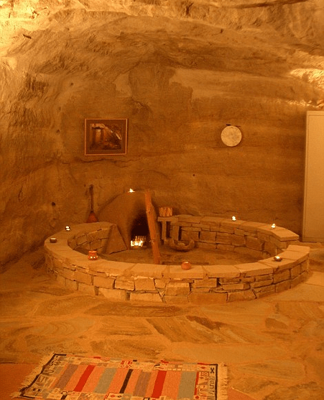 «Πρωτόγονη» φιλοξενία σε ξενοδοχείο – σπηλιά στη μέση του πουθενά [εικόνες] | iefimerida.gr 1