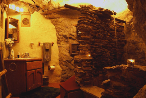 «Πρωτόγονη» φιλοξενία σε ξενοδοχείο – σπηλιά στη μέση του πουθενά [εικόνες] | iefimerida.gr 2