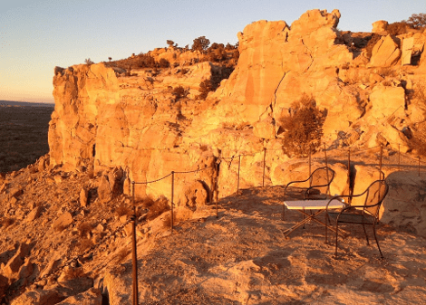 «Πρωτόγονη» φιλοξενία σε ξενοδοχείο – σπηλιά στη μέση του πουθενά [εικόνες] | iefimerida.gr 4