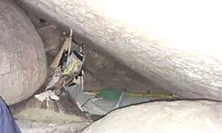 Σ' αυτή τη σπηλιά κρατούσε ο σαμάνος φυλακισμένο το θύμα του 