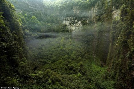 Εξερεύνηση στο πιο βαθύ σπήλαιο της Κίνας -Σύννεφα, ομίχλη και λίμνες συνθέτουν ένα εντυπωσιακό σκηνικό [εικόνες] | iefimerida.gr 0