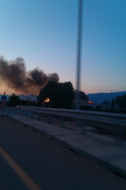 Κόλαση φωτιάς στο Αίγιο -Ολονύχτια μάχη για την κατάσβεση πυρκαγιάς σε εργοστάσιο οινοποιίας [εικόνες] | iefimerida.gr 5