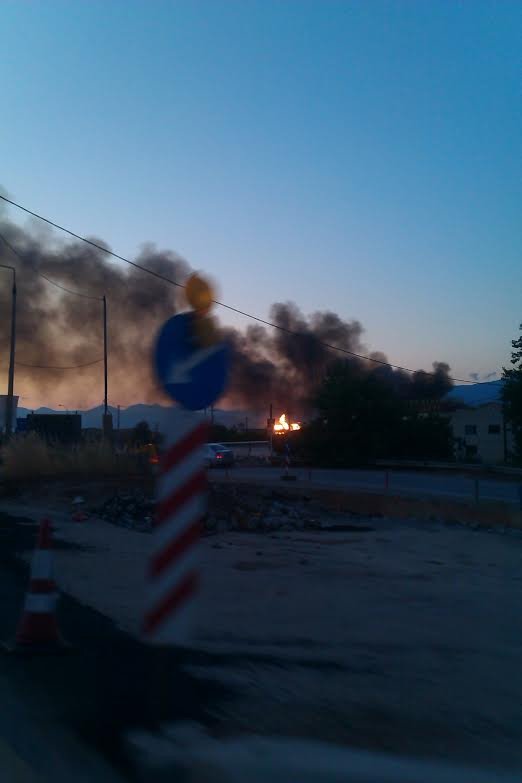 Κόλαση φωτιάς στο Αίγιο -Ολονύχτια μάχη για την κατάσβεση πυρκαγιάς σε εργοστάσιο οινοποιίας [εικόνες] | iefimerida.gr 6