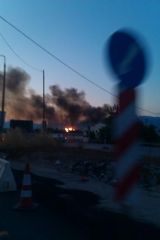 Κόλαση φωτιάς στο Αίγιο -Ολονύχτια μάχη για την κατάσβεση πυρκαγιάς σε εργοστάσιο οινοποιίας [εικόνες] | iefimerida.gr 7