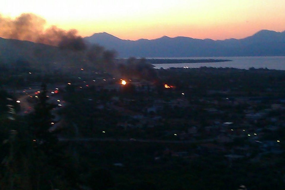 Κόλαση φωτιάς στο Αίγιο -Ολονύχτια μάχη για την κατάσβεση πυρκαγιάς σε εργοστάσιο οινοποιίας [εικόνες] | iefimerida.gr 9