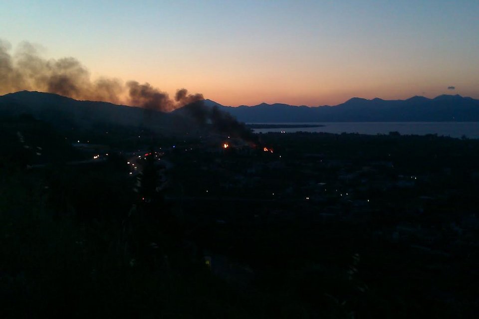 Κόλαση φωτιάς στο Αίγιο -Ολονύχτια μάχη για την κατάσβεση πυρκαγιάς σε εργοστάσιο οινοποιίας [εικόνες] | iefimerida.gr 11
