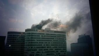 Πανικός στο Παρίσι: Ξέσπασε φωτιά στον ουρανοξύστη Coeur Defence [εικόνες & βίντεο] | iefimerida.gr 5