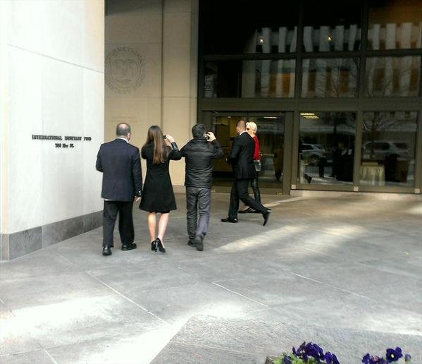 Στο ΔΝΤ ο Γιάνης Βαρουφάκης – Δείτε φωτογραφίες από τις αφίξεις Λαγκάρντ και Τόμσεν [εικόνες] | iefimerida.gr 2