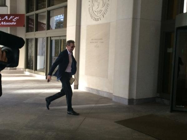 Στο ΔΝΤ ο Γιάνης Βαρουφάκης – Δείτε φωτογραφίες από τις αφίξεις Λαγκάρντ και Τόμσεν [εικόνες] | iefimerida.gr 1