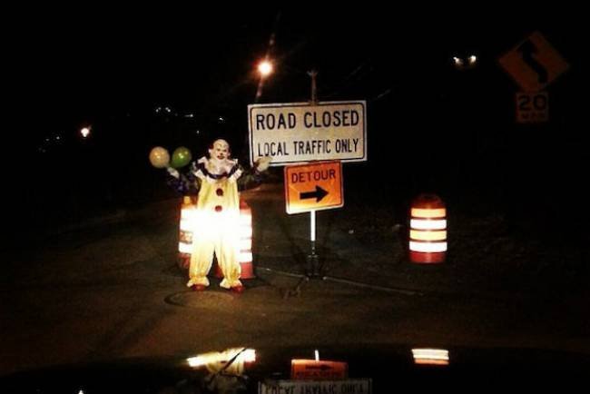 Κλόουν τρομοκρατεί τους κατοίκους της Νέας Υόρκης τη νύχτα [εικόνες] | iefimerida.gr 0