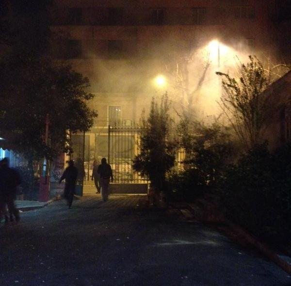 Χάος στο Πολυτεχνείο: Μολότοφ, φωτιές σε κάδους, κρότου λάμψης και συγκρούσεις [εικόνες & βίντεο] | iefimerida.gr 7