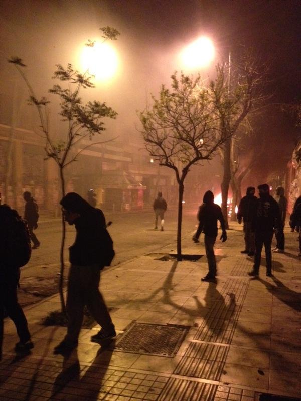 Χάος στο Πολυτεχνείο: Μολότοφ, φωτιές σε κάδους, κρότου λάμψης και συγκρούσεις [εικόνες & βίντεο] | iefimerida.gr 8