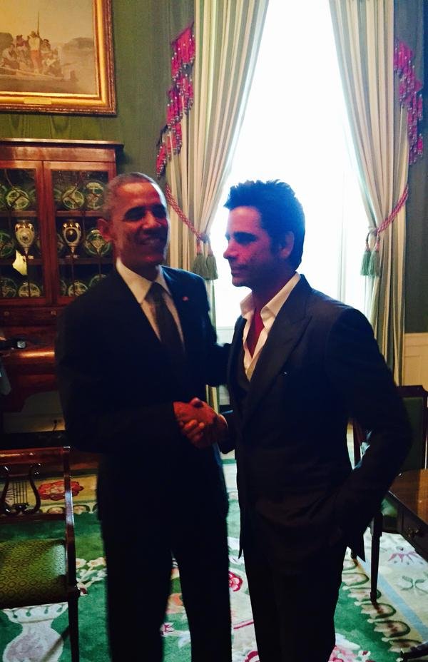 Ο Τζον Στάμος έγινε σκιά του Βαρουφάκη και έπεισε τον Ομπάμα να ποζάρει μαζί του [εικόνες] | iefimerida.gr 3