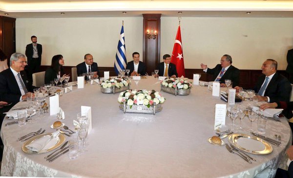 Γεύμα υπό τους ήχους μπουζουκιού στον Τσίπρα [εικόνες] | iefimerida.gr 0